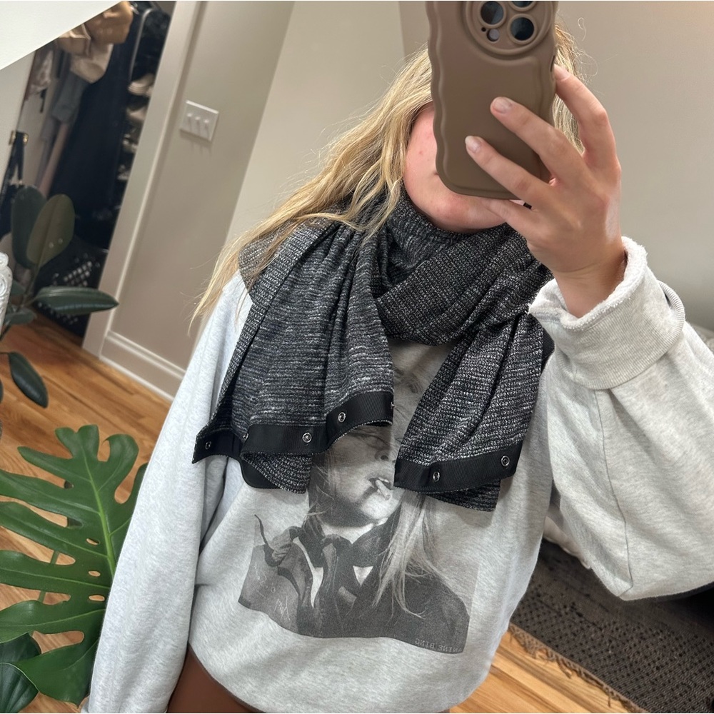 Lululemon Vinyasa Scarf - Picture 6 of 11